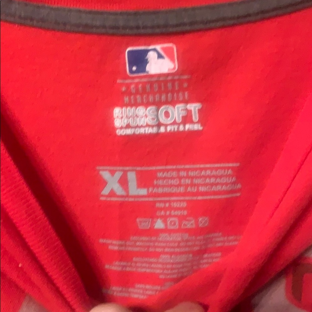 Cincinnati Reds shirt - Picture 2 of 2